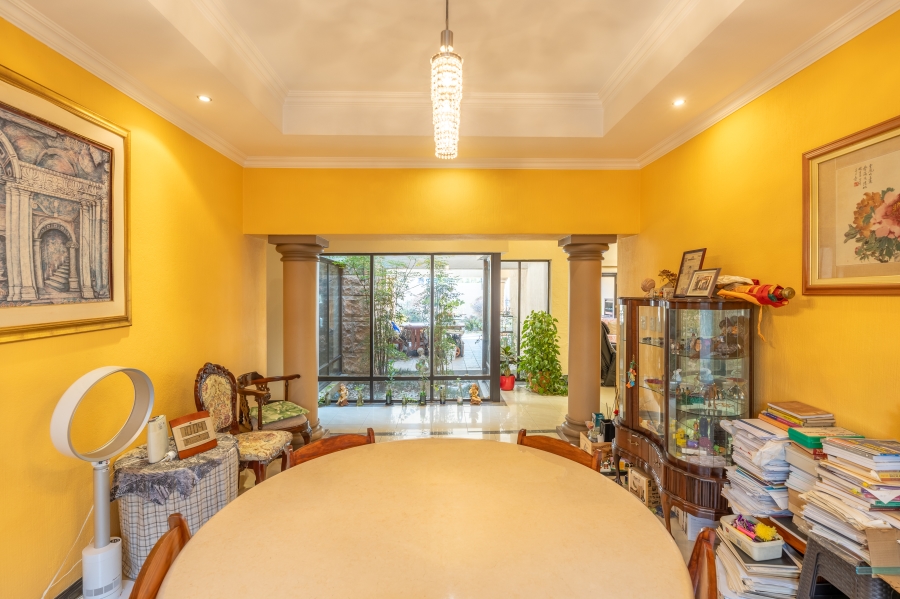 6 Bedroom Property for Sale in Beverley Gauteng
