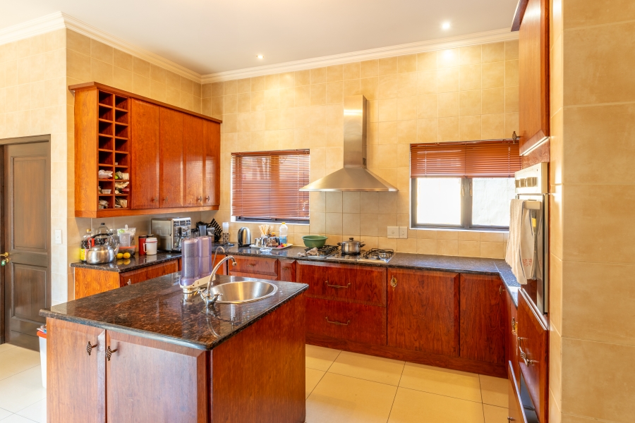 6 Bedroom Property for Sale in Beverley Gauteng