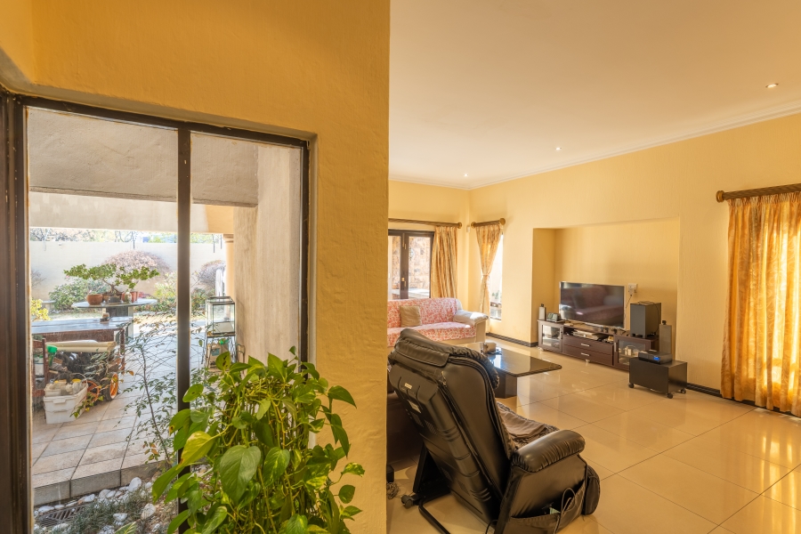 6 Bedroom Property for Sale in Beverley Gauteng