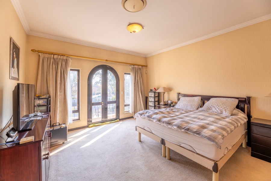 6 Bedroom Property for Sale in Beverley Gauteng