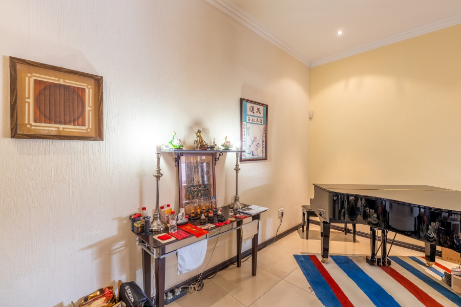 6 Bedroom Property for Sale in Beverley Gauteng