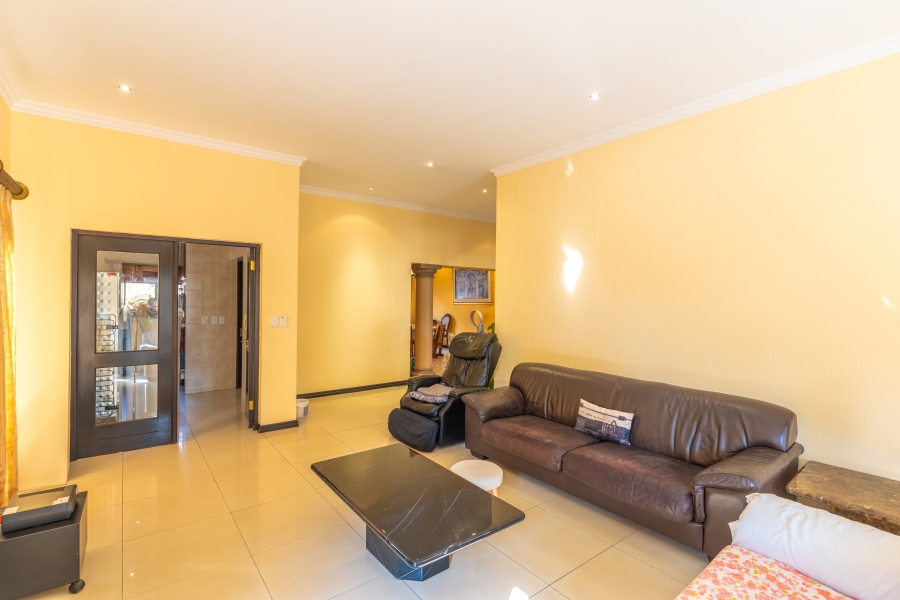 6 Bedroom Property for Sale in Beverley Gauteng