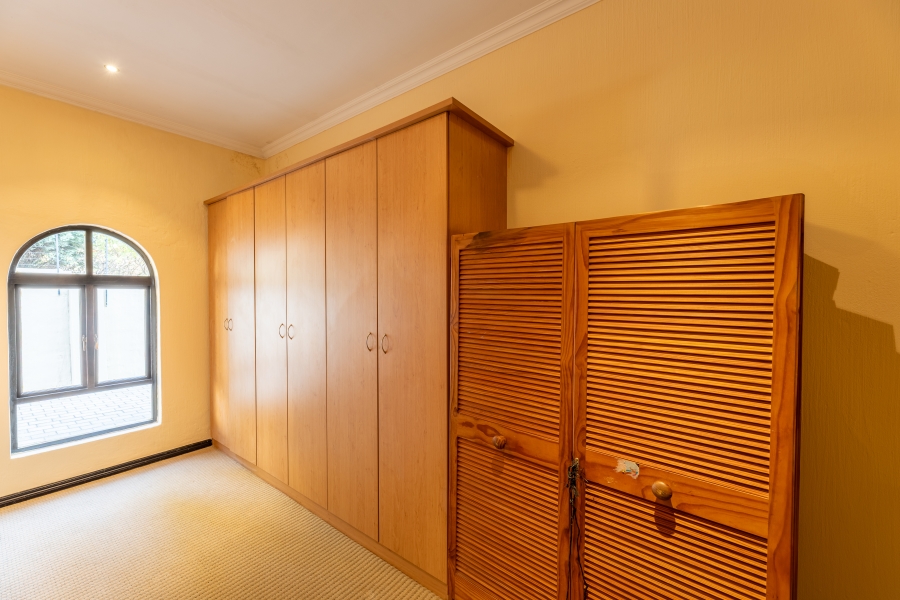 6 Bedroom Property for Sale in Beverley Gauteng