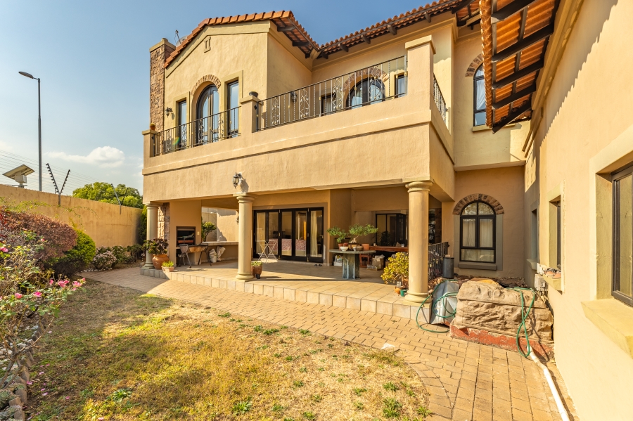 6 Bedroom Property for Sale in Beverley Gauteng
