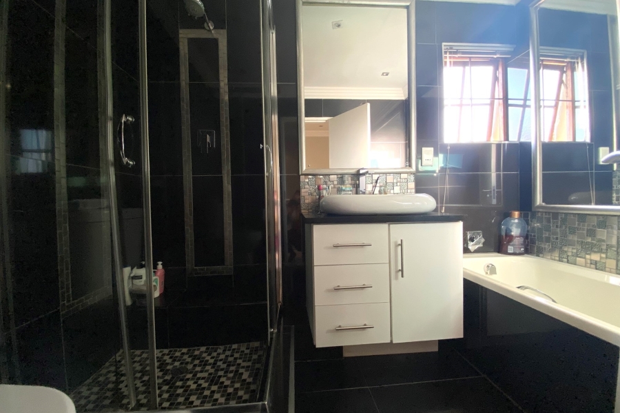 To Let 2 Bedroom Property for Rent in Morningside Gauteng