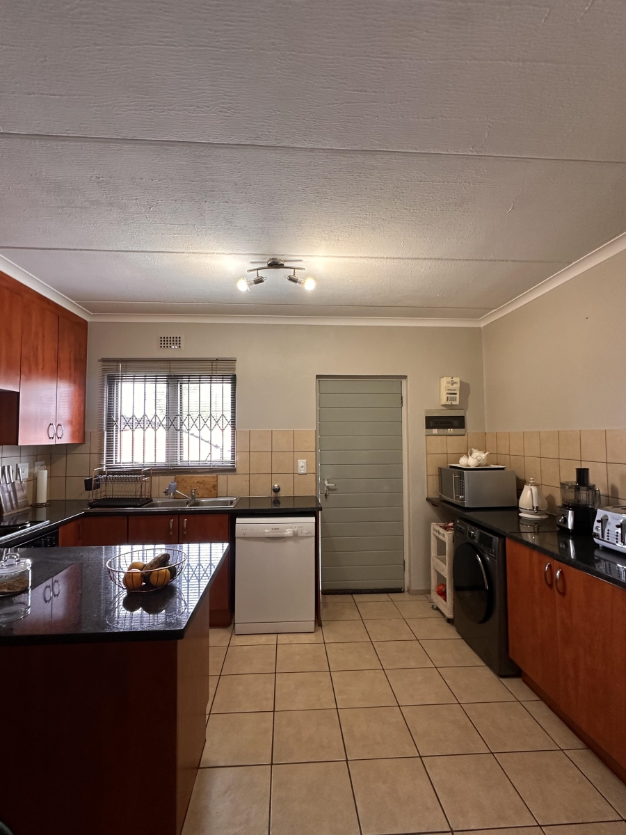 2 Bedroom Property for Sale in Noordwyk Gauteng