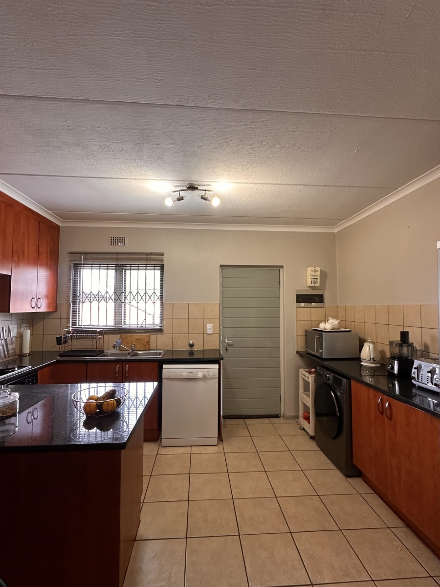2 Bedroom Property for Sale in Noordwyk Gauteng
