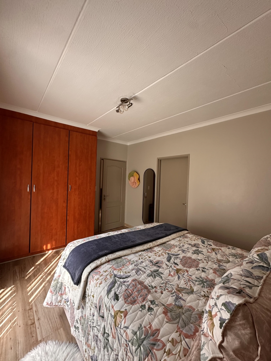 2 Bedroom Property for Sale in Noordwyk Gauteng