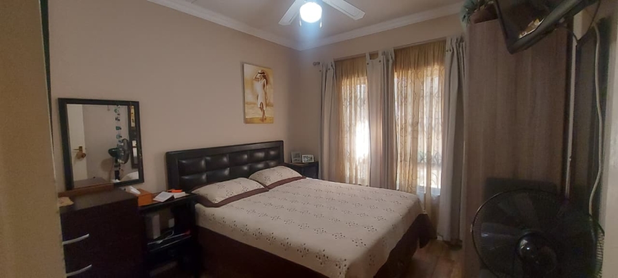 1 Bedroom Property for Sale in Paulshof Gauteng