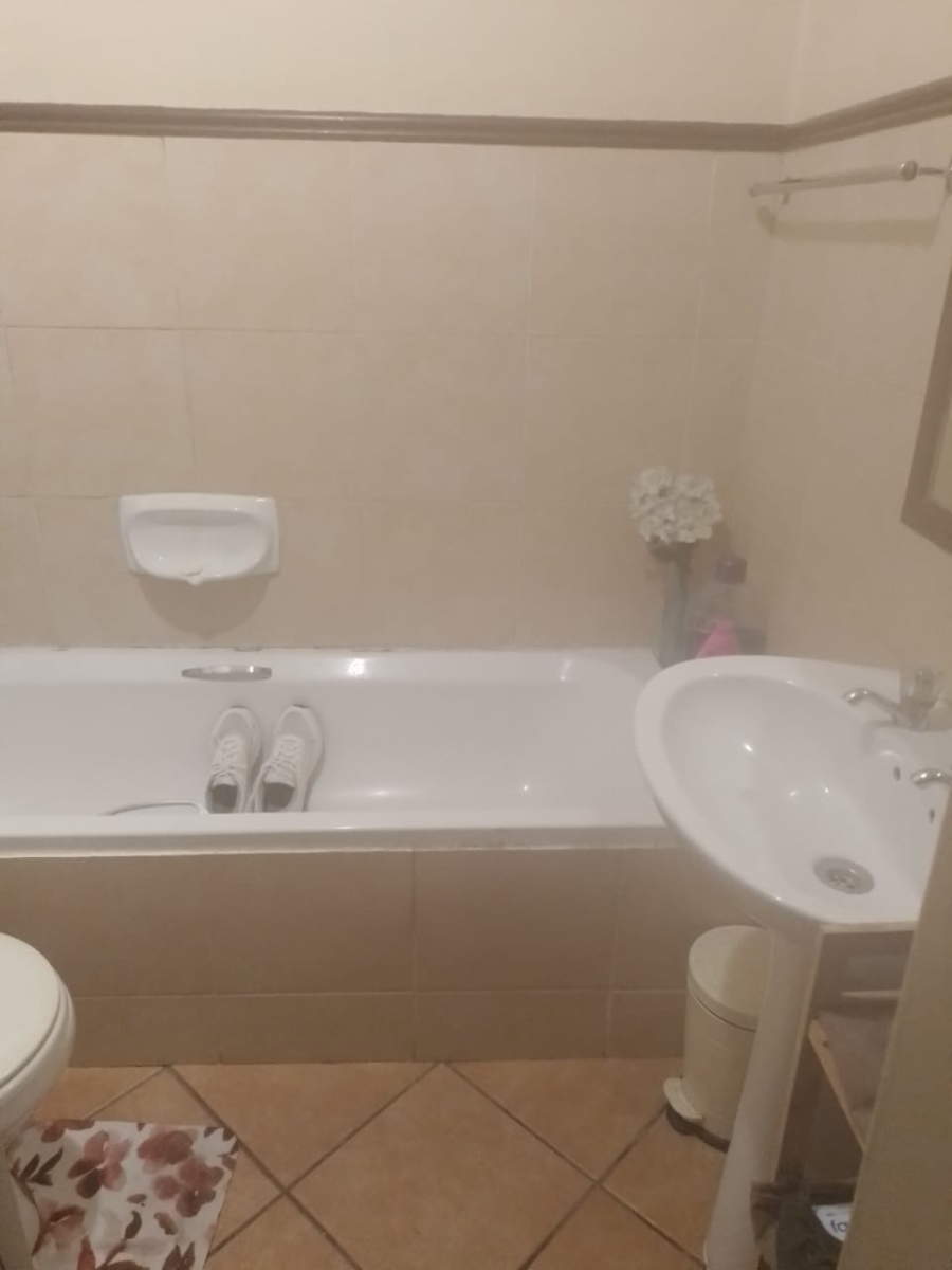 2 Bedroom Property for Sale in Noordwyk Gauteng