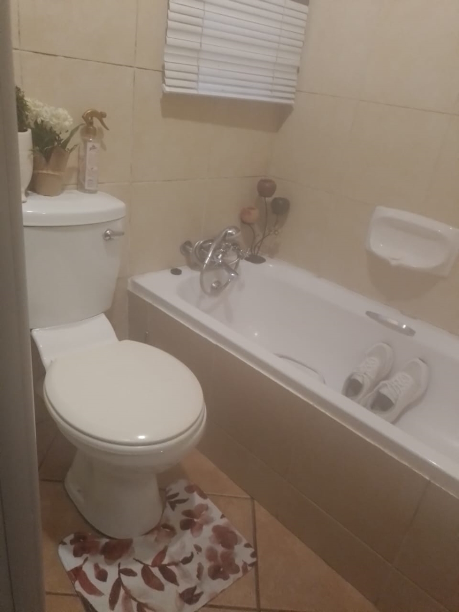 2 Bedroom Property for Sale in Noordwyk Gauteng