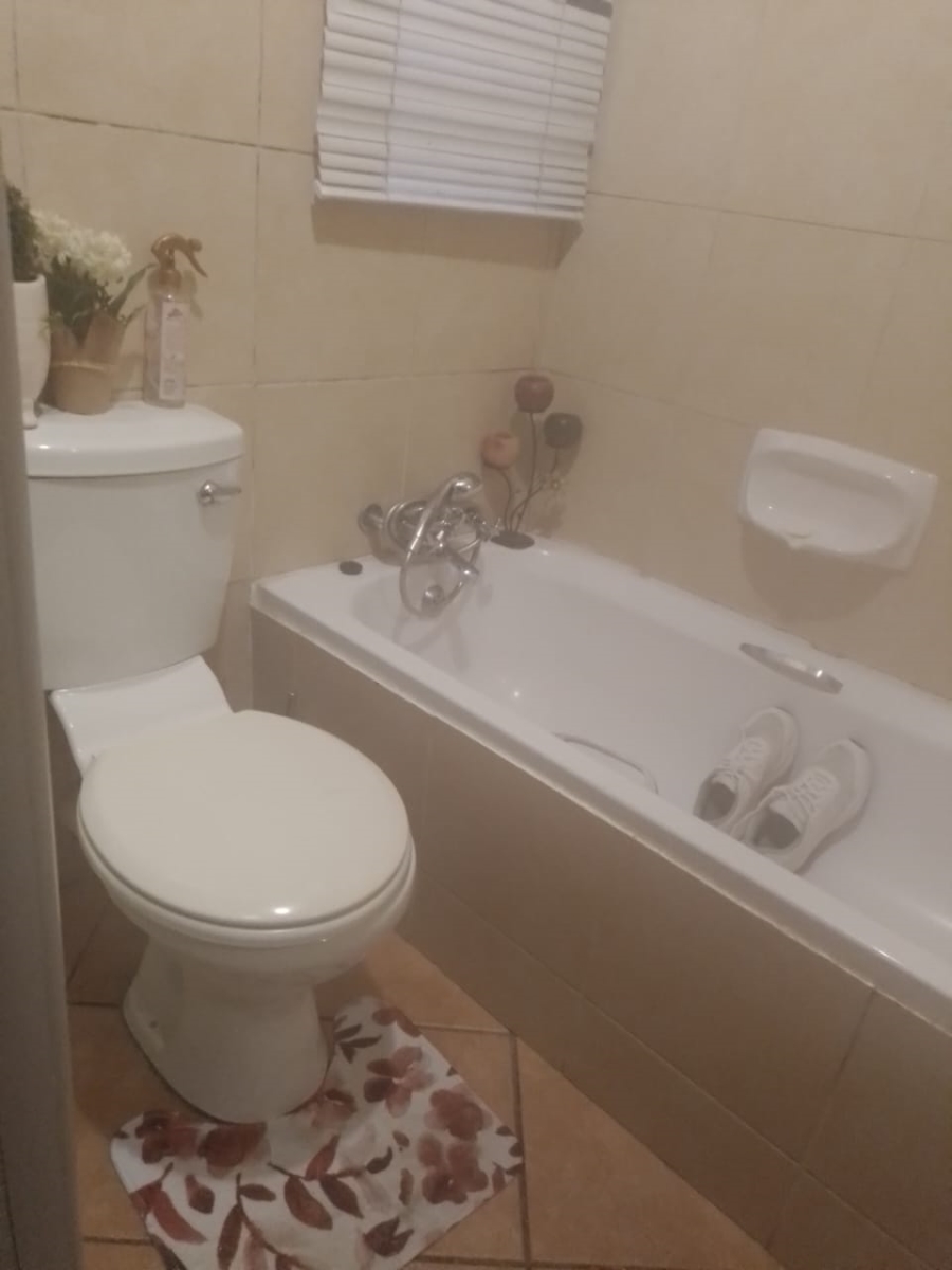 2 Bedroom Property for Sale in Noordwyk Gauteng