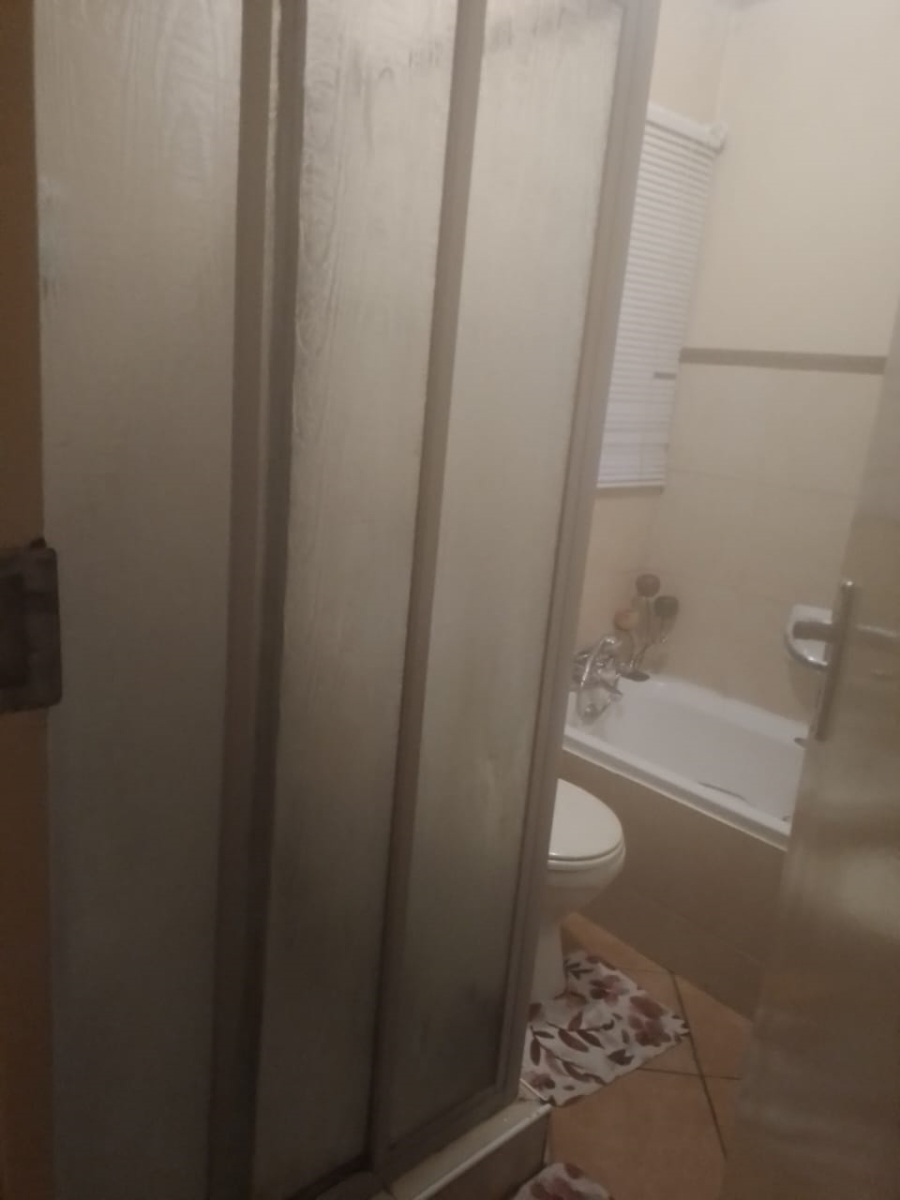 2 Bedroom Property for Sale in Noordwyk Gauteng