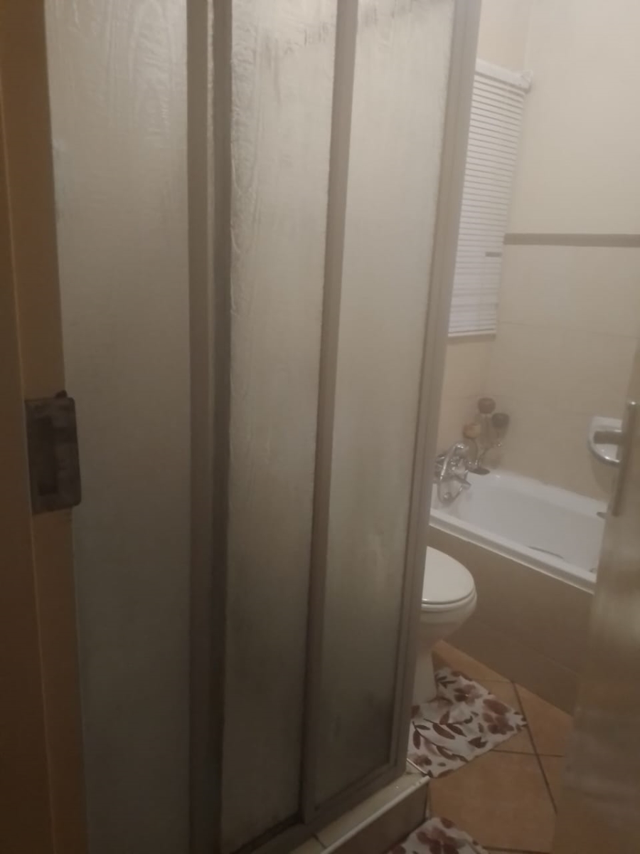 2 Bedroom Property for Sale in Noordwyk Gauteng