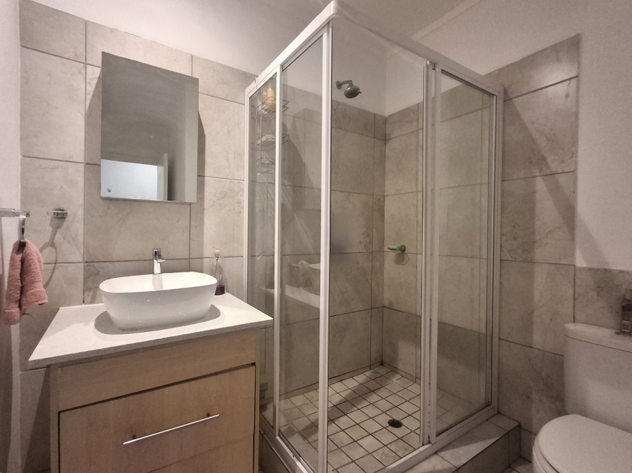 1 Bedroom Property for Sale in Hurlingham Gauteng