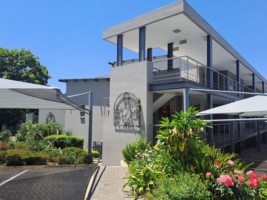 1 Bedroom Property for Sale in Hurlingham Gauteng