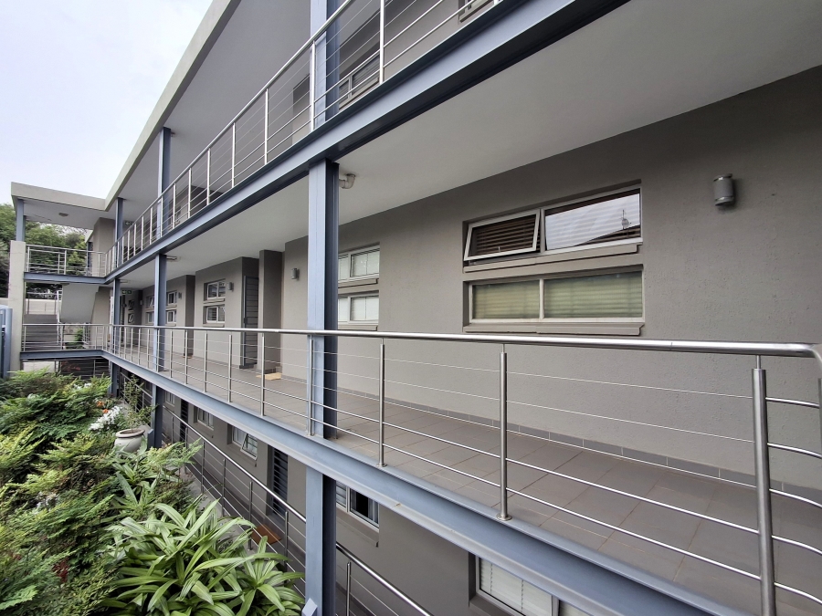 1 Bedroom Property for Sale in Hurlingham Gauteng