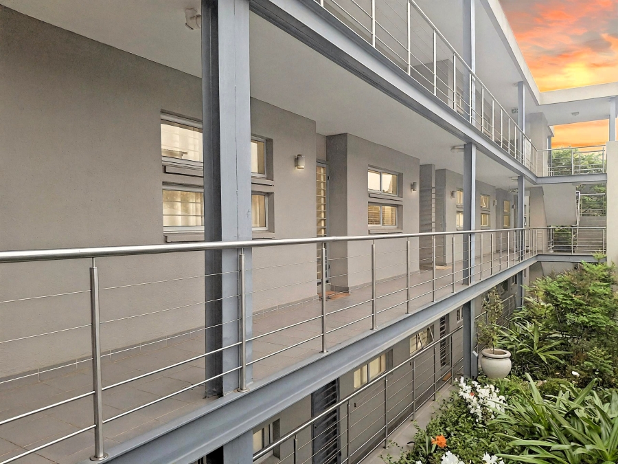 1 Bedroom Property for Sale in Hurlingham Gauteng