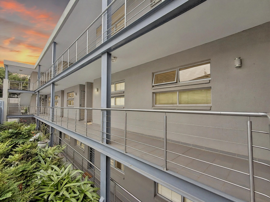 1 Bedroom Property for Sale in Hurlingham Gauteng