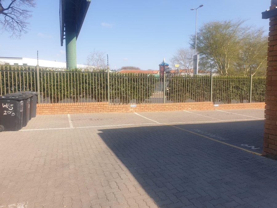 2 Bedroom Property for Sale in Queenswood Gauteng