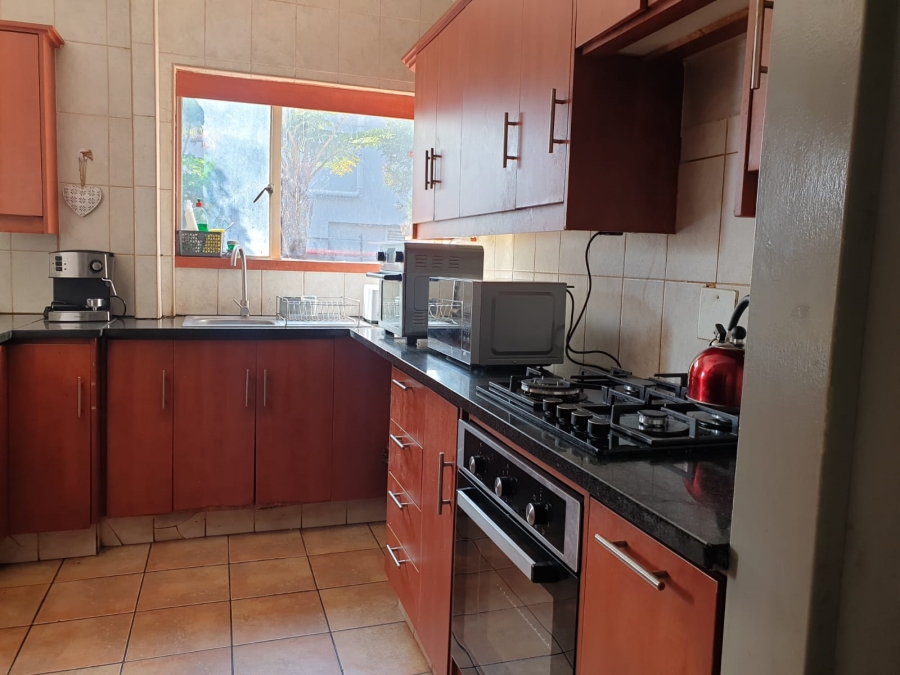 2 Bedroom Property for Sale in Queenswood Gauteng
