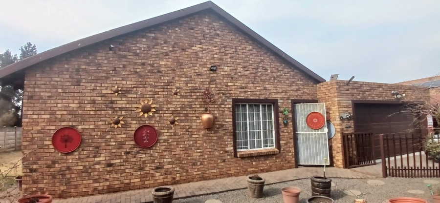 3 Bedroom Property for Sale in Kookrus Gauteng