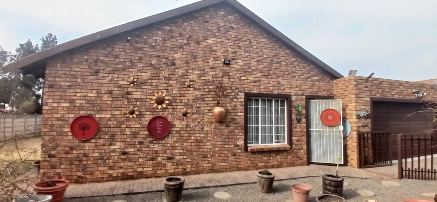 3 Bedroom Property for Sale in Kookrus Gauteng