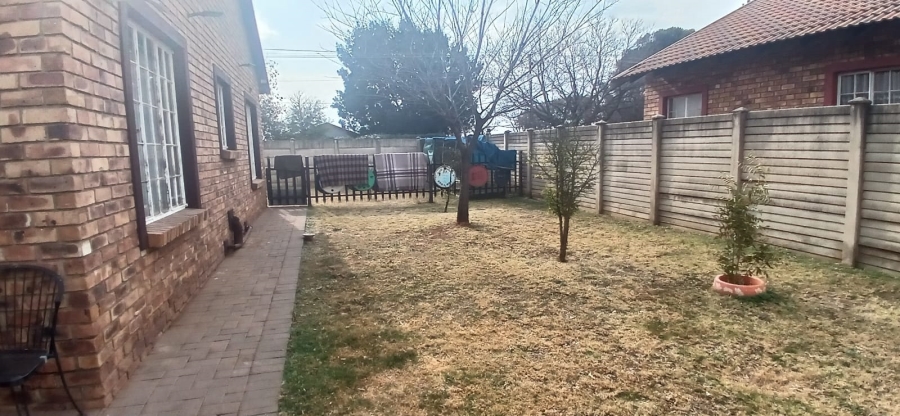 3 Bedroom Property for Sale in Kookrus Gauteng