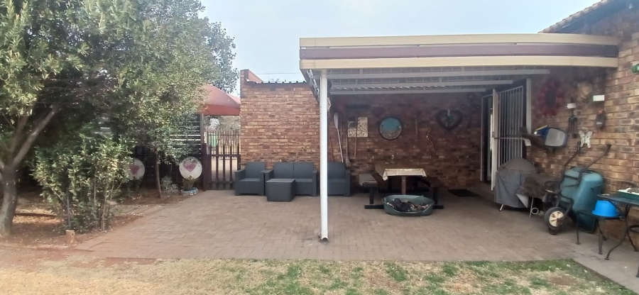 3 Bedroom Property for Sale in Kookrus Gauteng