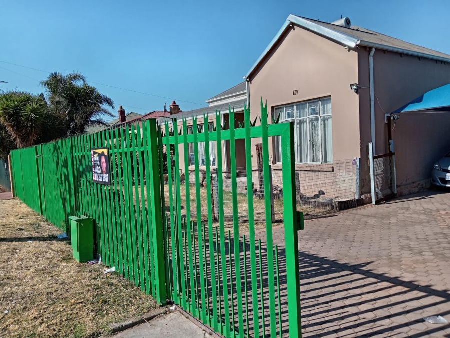 4 Bedroom Property for Sale in Roodepoort North Gauteng