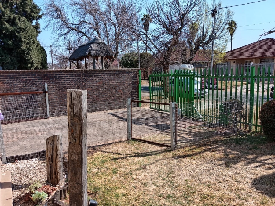 4 Bedroom Property for Sale in Roodepoort North Gauteng