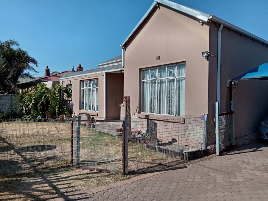 4 Bedroom Property for Sale in Roodepoort North Gauteng