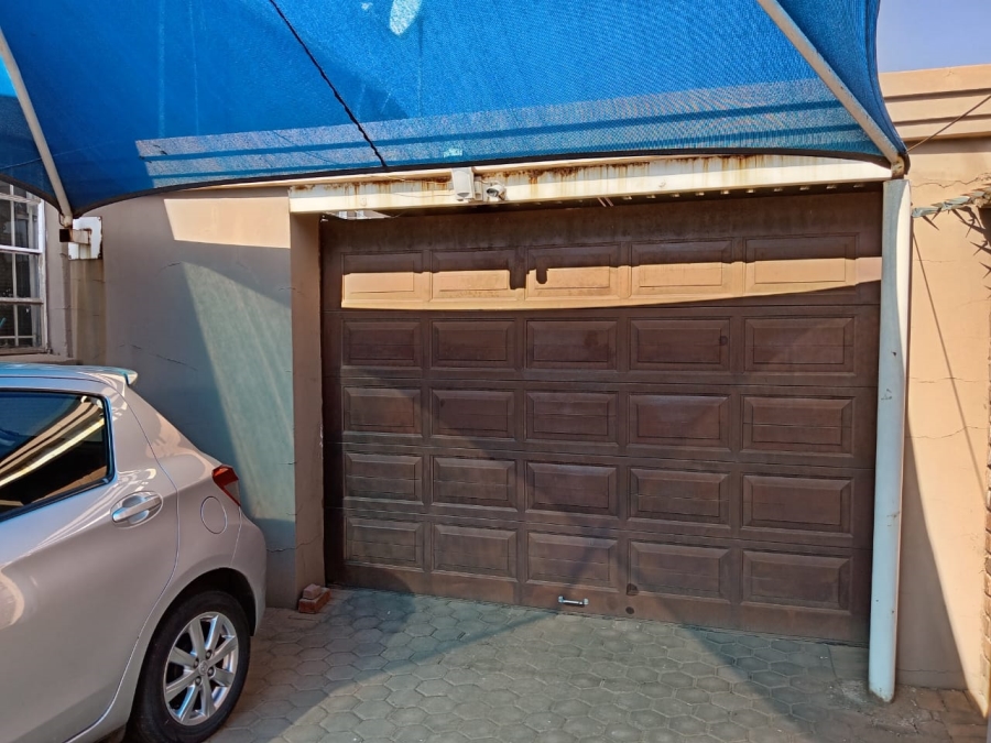 4 Bedroom Property for Sale in Roodepoort North Gauteng