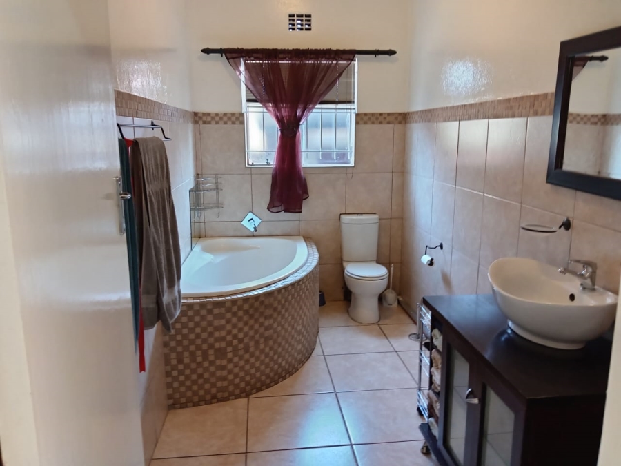 4 Bedroom Property for Sale in Roodepoort North Gauteng