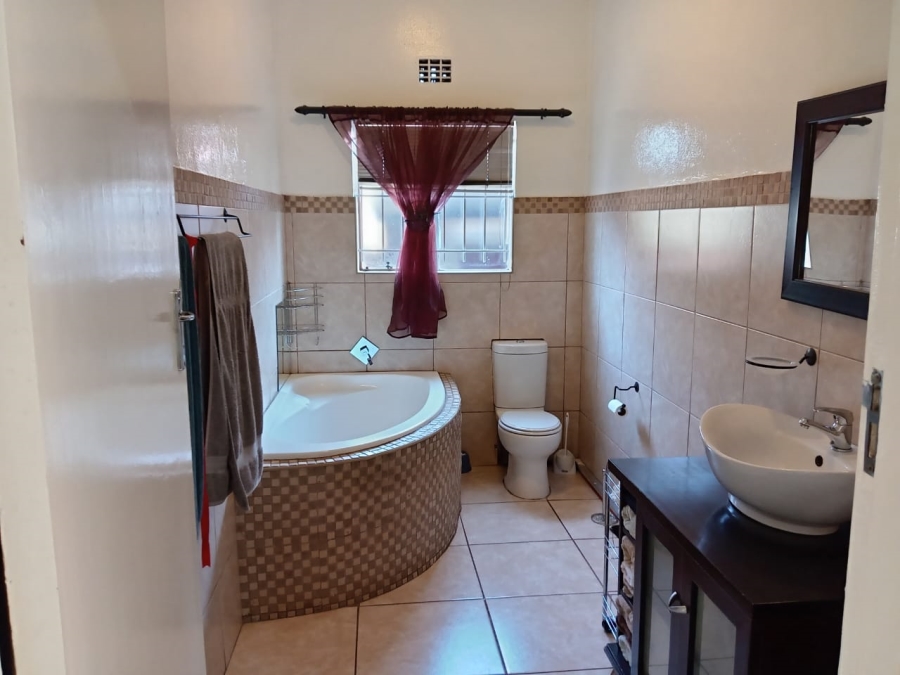 4 Bedroom Property for Sale in Roodepoort North Gauteng
