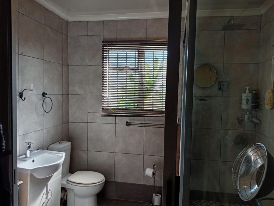 4 Bedroom Property for Sale in Roodepoort North Gauteng