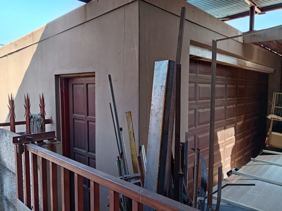 4 Bedroom Property for Sale in Roodepoort North Gauteng