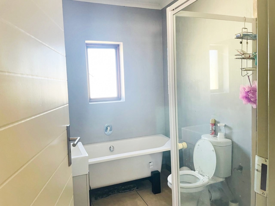 2 Bedroom Property for Sale in Blue Hills AH Gauteng