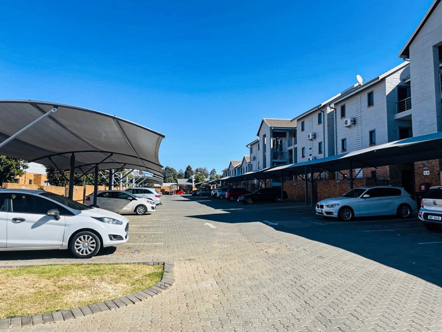 2 Bedroom Property for Sale in Blue Hills AH Gauteng