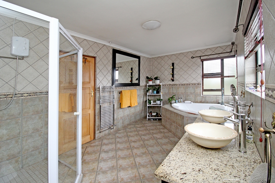 5 Bedroom Property for Sale in Thornhill Estate Gauteng