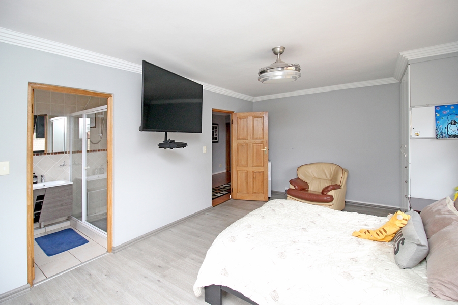 5 Bedroom Property for Sale in Thornhill Estate Gauteng