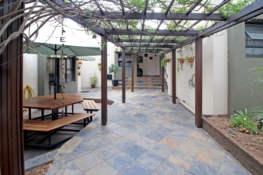To Let 2 Bedroom Property for Rent in Sunninghill Gauteng