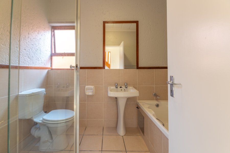 2 Bedroom Property for Sale in Sunninghill Gauteng