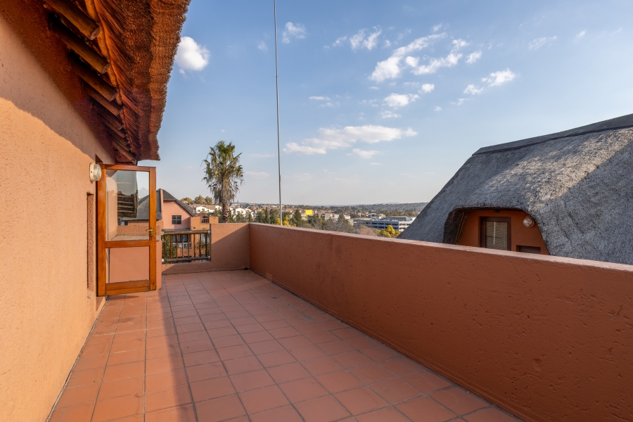 2 Bedroom Property for Sale in Sunninghill Gauteng