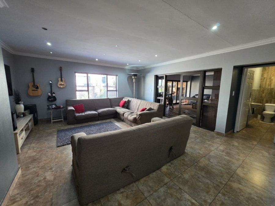4 Bedroom Property for Sale in Vanderbijlpark SE 8 Gauteng