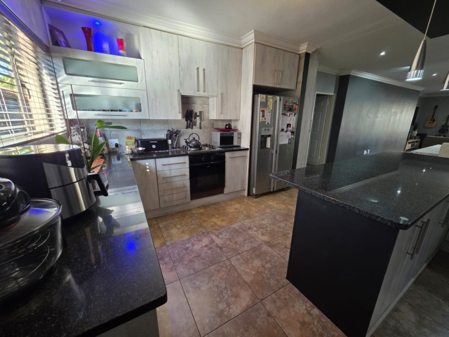 4 Bedroom Property for Sale in Vanderbijlpark SE 8 Gauteng