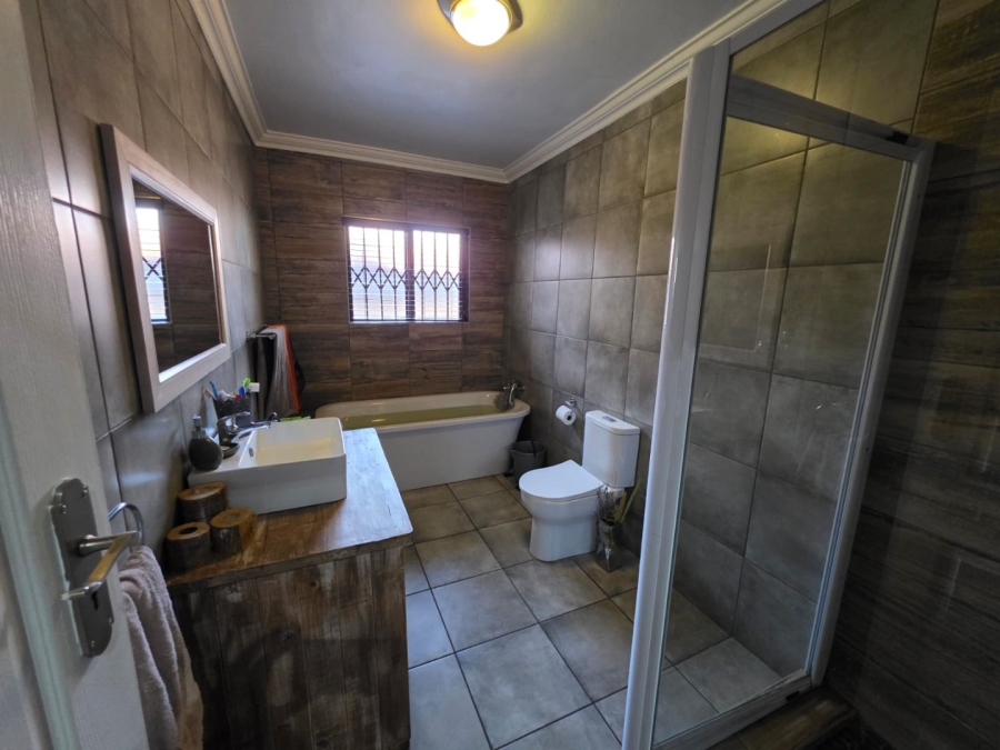 4 Bedroom Property for Sale in Vanderbijlpark SE 8 Gauteng