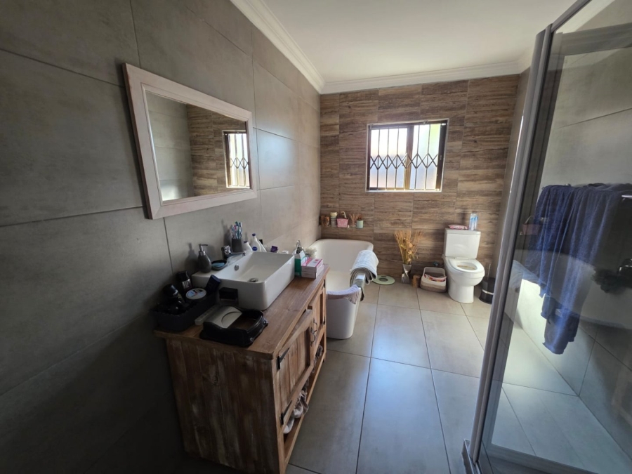 4 Bedroom Property for Sale in Vanderbijlpark SE 8 Gauteng