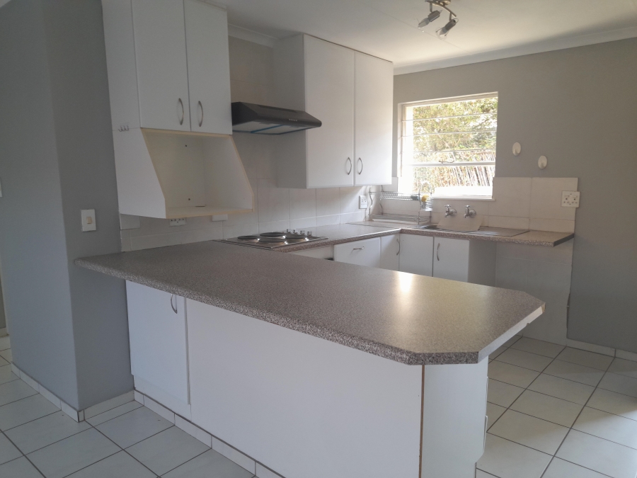 To Let 2 Bedroom Property for Rent in Magaliessig Gauteng