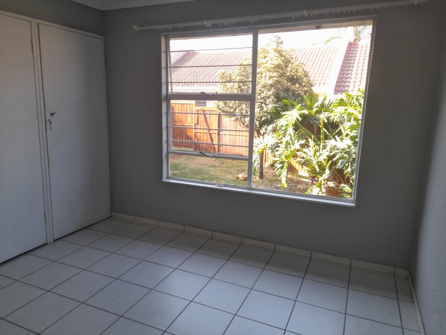 To Let 2 Bedroom Property for Rent in Magaliessig Gauteng